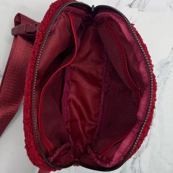 Everyday burgundy sherpa fuzzy standard - Picture 3 of 7